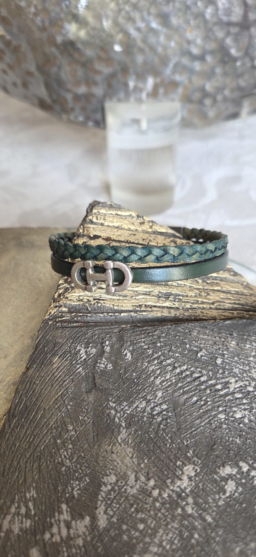 Bracelet hommem cuir vert tressé et plat passant argenté