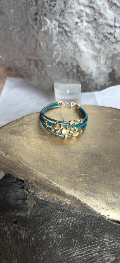 Bracelet cuir rond 2 vert turquoise et perles laiton