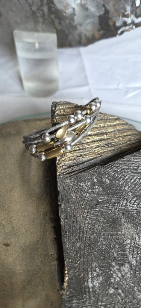 bracelet femme cuir rond gris et ses passants argent et doré