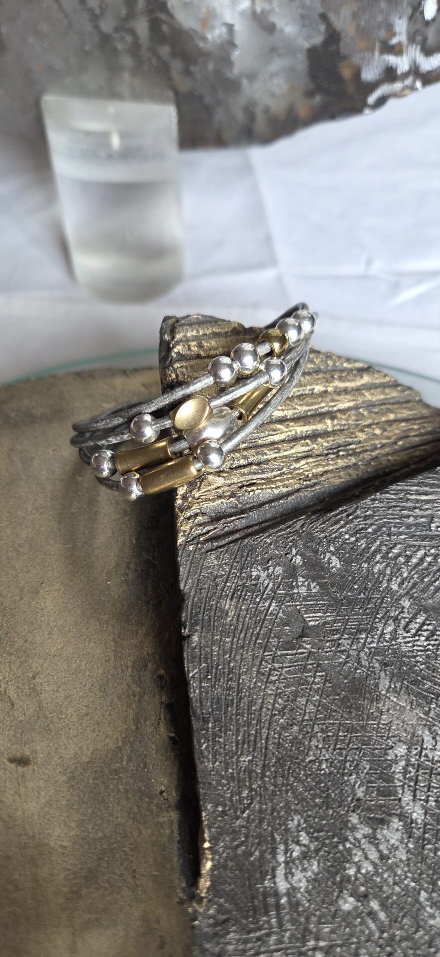 bracelet femme cuir rond gris et ses passants argent et doré
