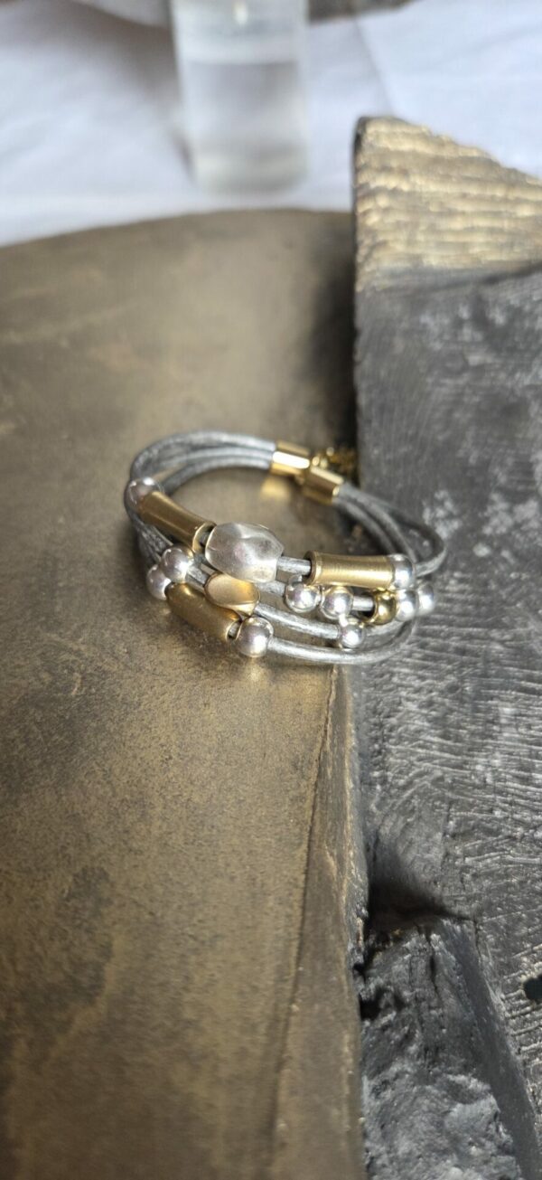 bracelet femme cuir rond gris et ses passants argent et doré