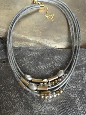 Collier femme cuir rond gris et ses passants argent et doré