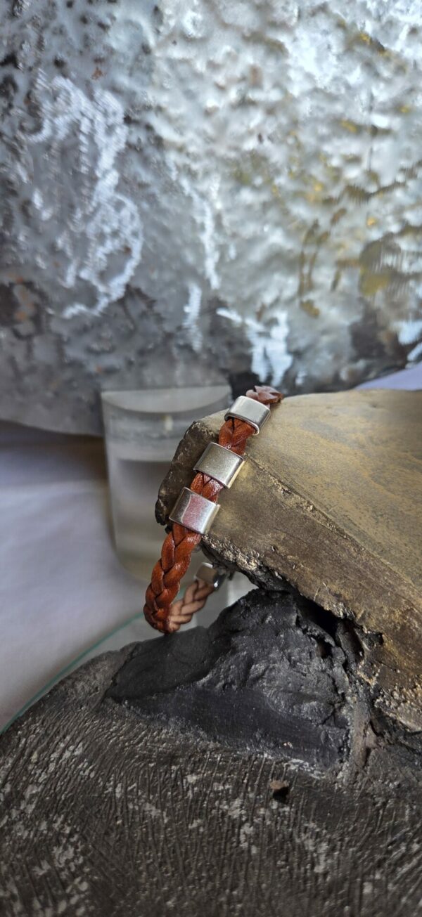 Bracelet homme en cuir tressé marron et ses passants argentés