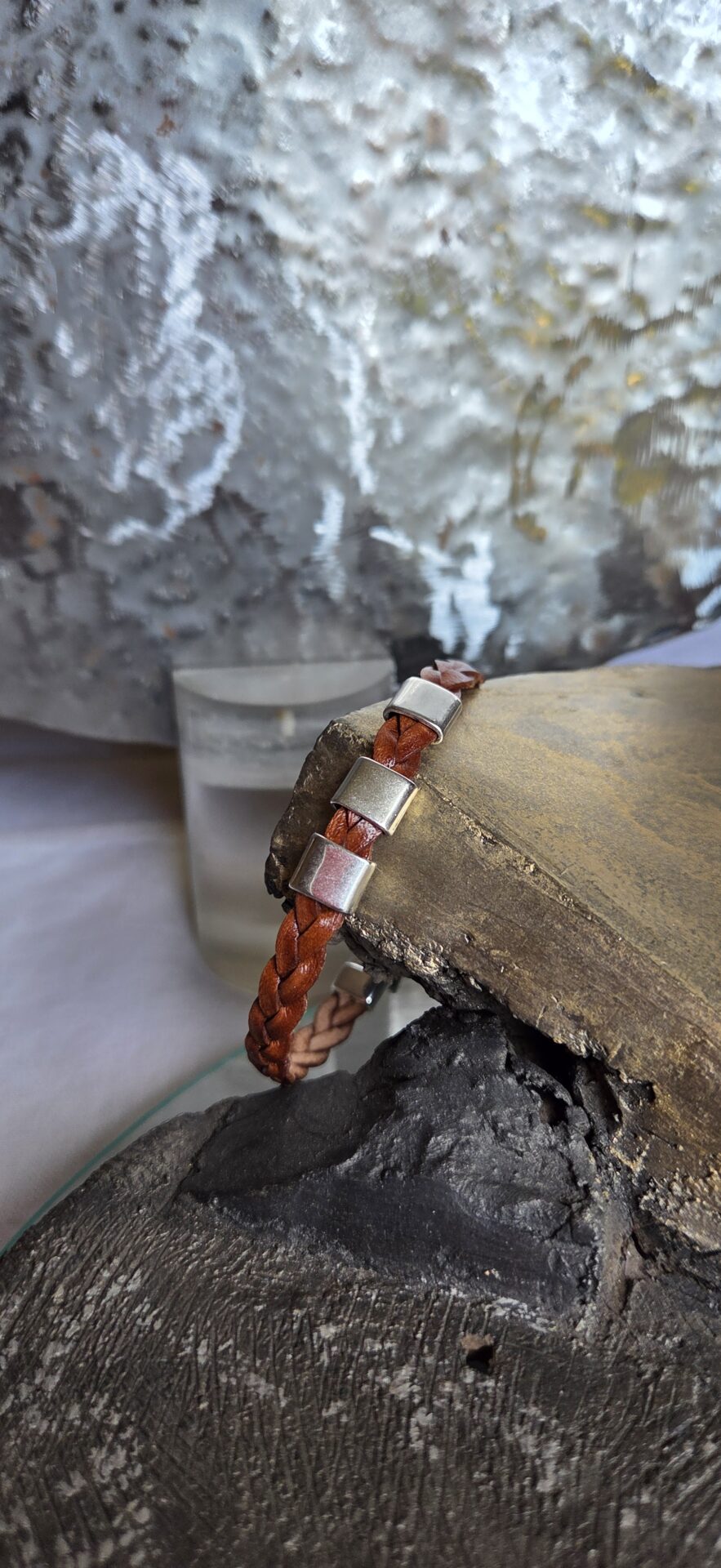 Bracelet homme en cuir tressé marron et ses passants argentés