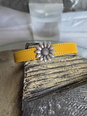 Bracelet femme en cuir souple jaune, et son tournesol