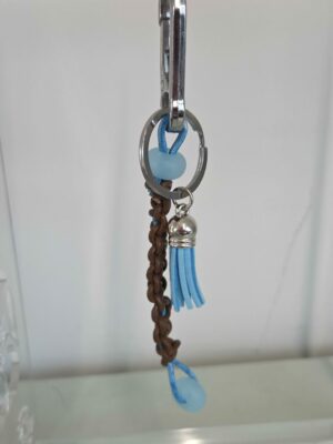 Porte clés en macramé de cuir marron et bleu
