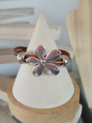 Bracelet femme cuir rond et grosse marguerite