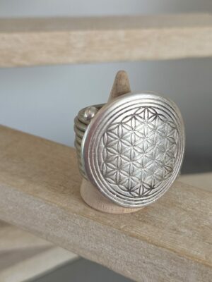Bague femme cuir rond gris et grosse pastille ronde argentée