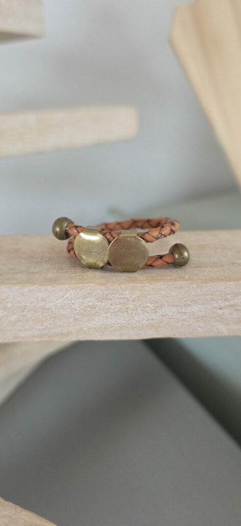 Bague homme cuir rond tressé et passants bronze