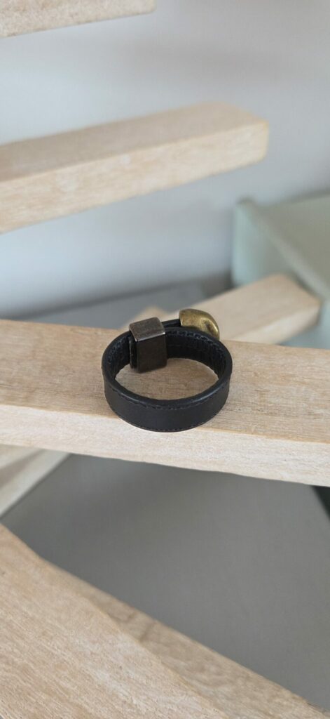 Bague Homme Ajustable — Cuir Noir & Métal Bronze Martelé