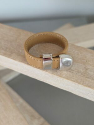Bague Homme Ajustable — Cuir Camel & Apprêts Argentés – Image 2