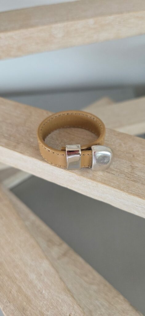 Bague Homme Ajustable — Cuir Camel & Apprêts Argentés