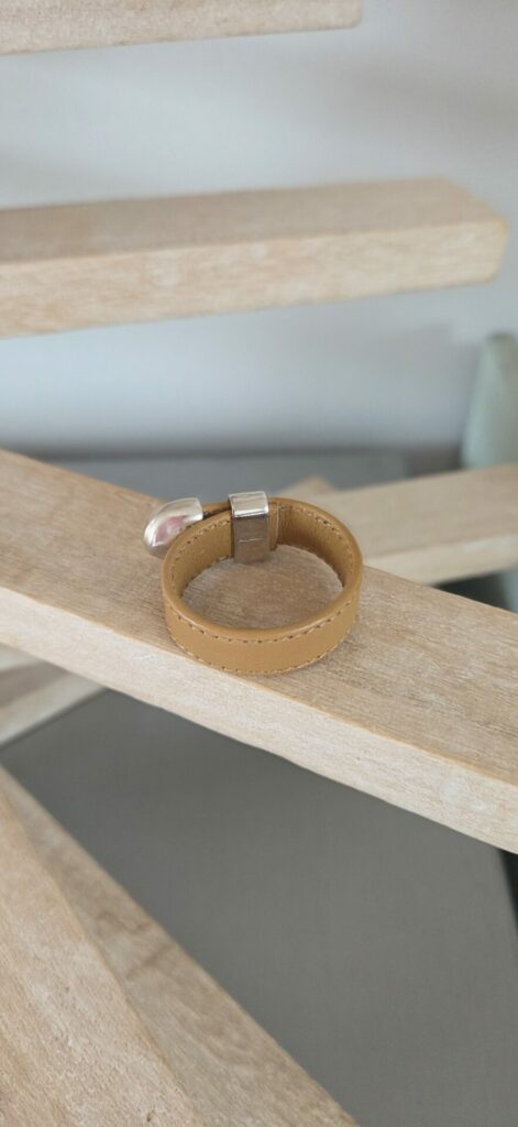 Bague Homme Ajustable — Cuir Camel & Apprêts Argentés