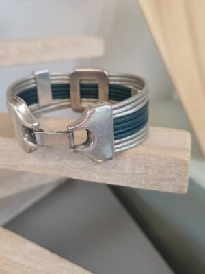 Manchette femme cuir rond 2mm et passants argentés