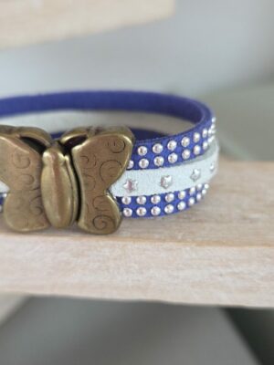 Bracelet enfant en suédine, fermoir papillon