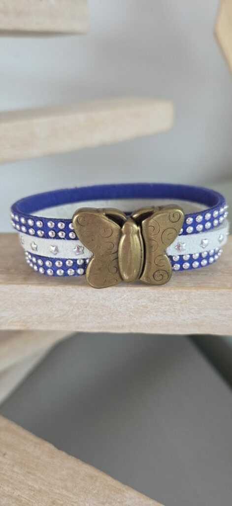 Bracelet enfant en suédine, fermoir papillon
