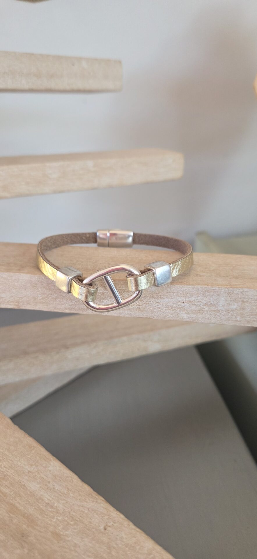 Bracelet femme cuir doré et maillon argenté