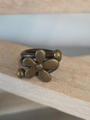 Bague femme cuir rond marron et marguerite bronze
