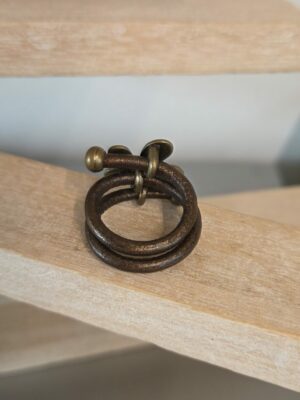 Bague femme cuir rond marron et marguerite bronze