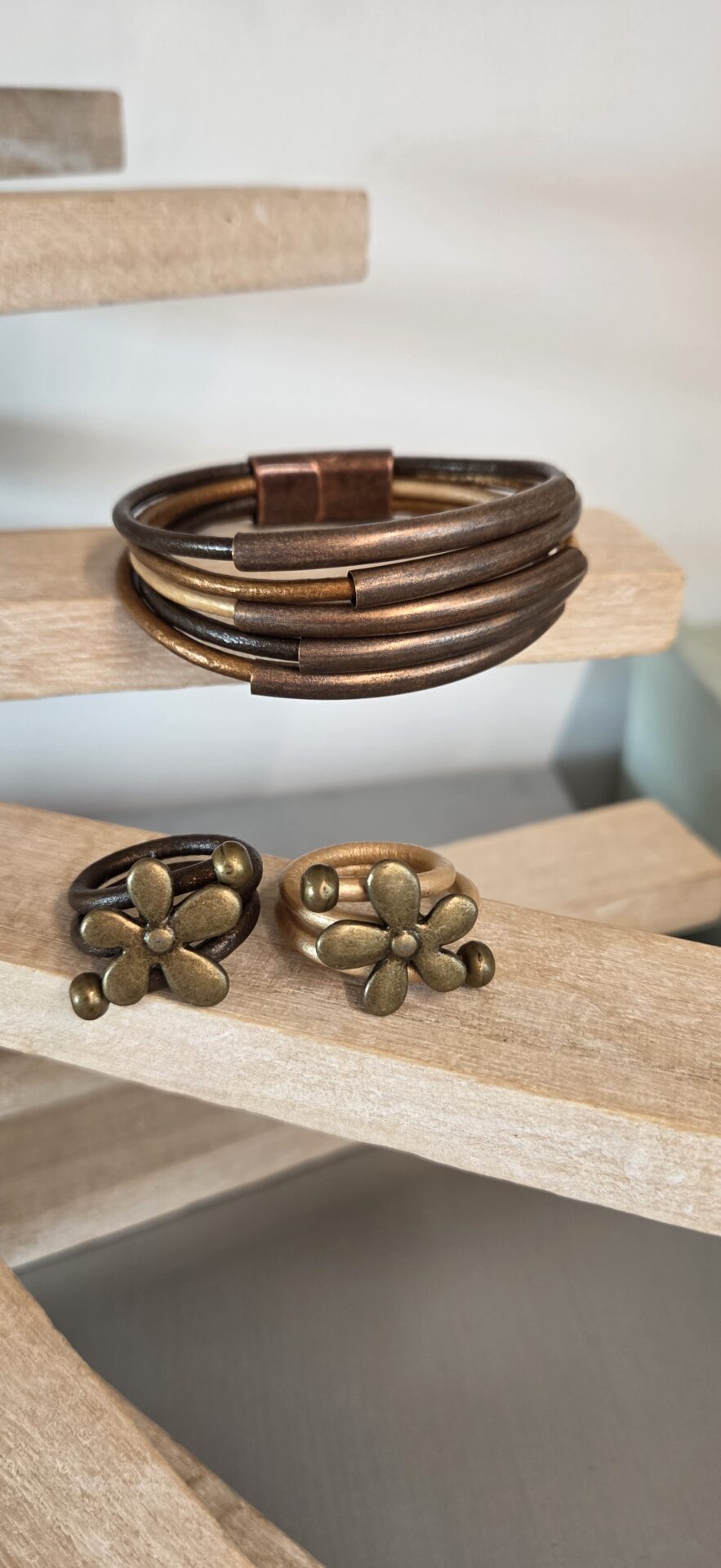 Bracelet femme cuir rond tons marrons et tubes cuivre
