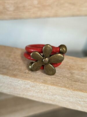 Bague femme cuir rond rouge et marguerite bronze