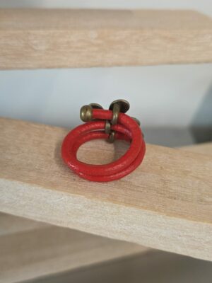 Bague femme cuir rond rouge et marguerite bronze