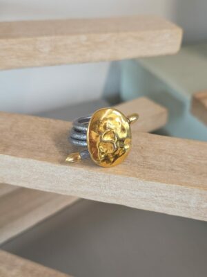 Bague femme cuir rond 2,5 gris et passants dorés