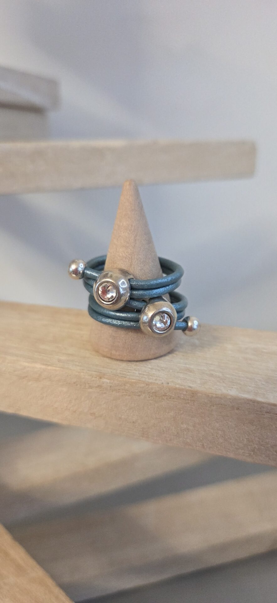 Bague femme cuir rond bleu Aqua et passants Swarovski