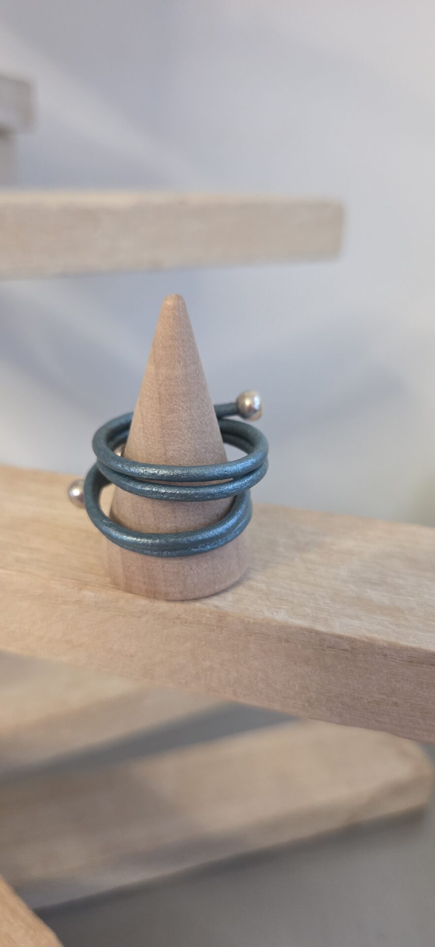 Bague femme cuir rond bleu Aqua et passants Swarovski