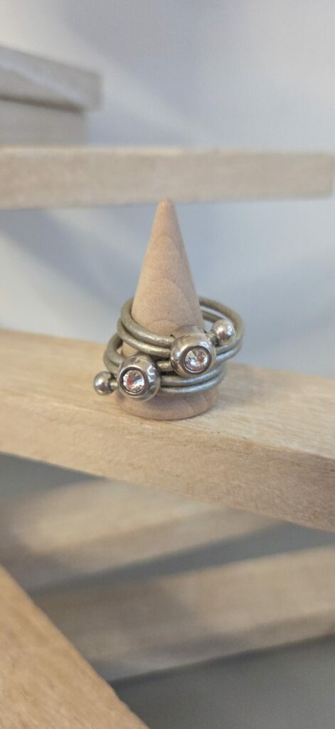 Bague femme cuir rond argent et passants Swarovski
