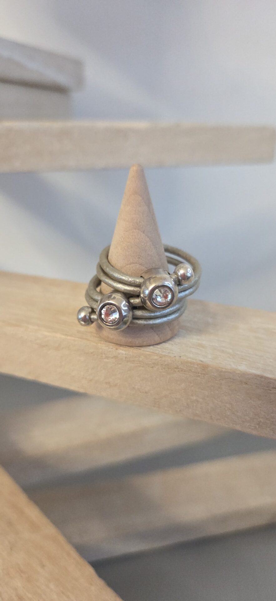 Bague femme cuir rond argent et passants Swarovski