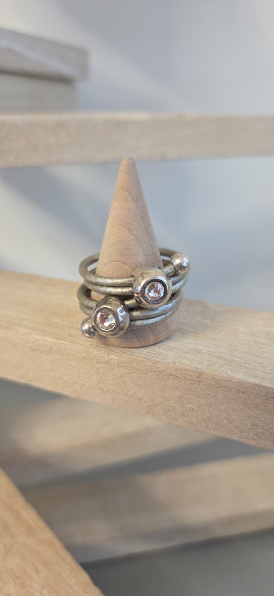 Bague femme cuir rond argent et passants Swarovski