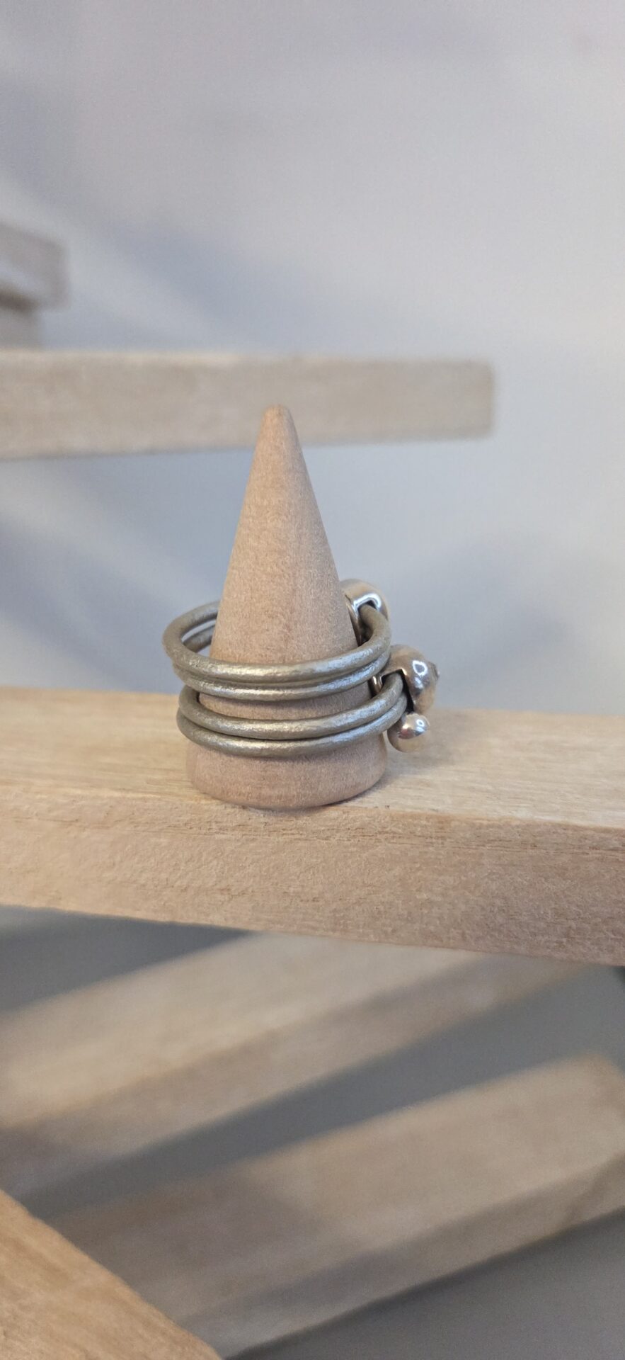 Bague femme cuir rond argent et passants Swarovski