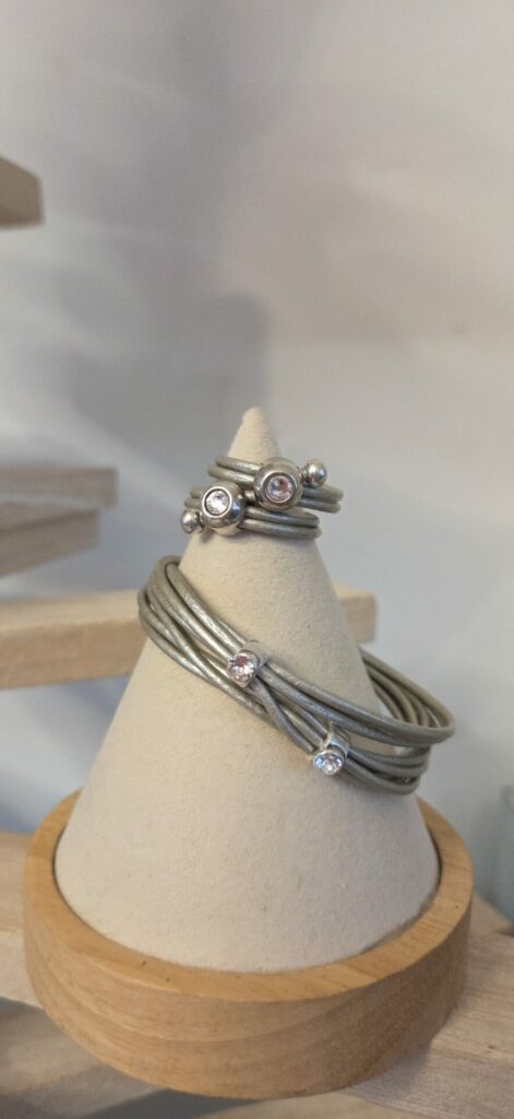 Bracelet et bague femme cuir rond argent et passants Swarovski