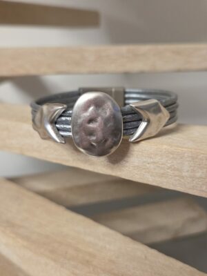 Bracelet femme cuir rond gris métallique et passants argentés