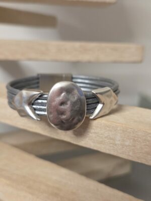 Bracelet femme cuir rond gris métallique et passants argentés