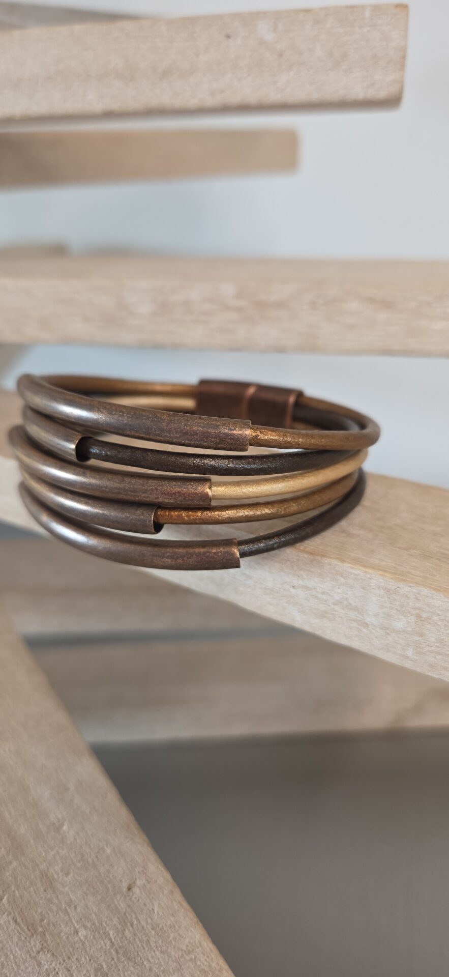 Bracelet femme cuir rond tons marrons et tubes cuivre