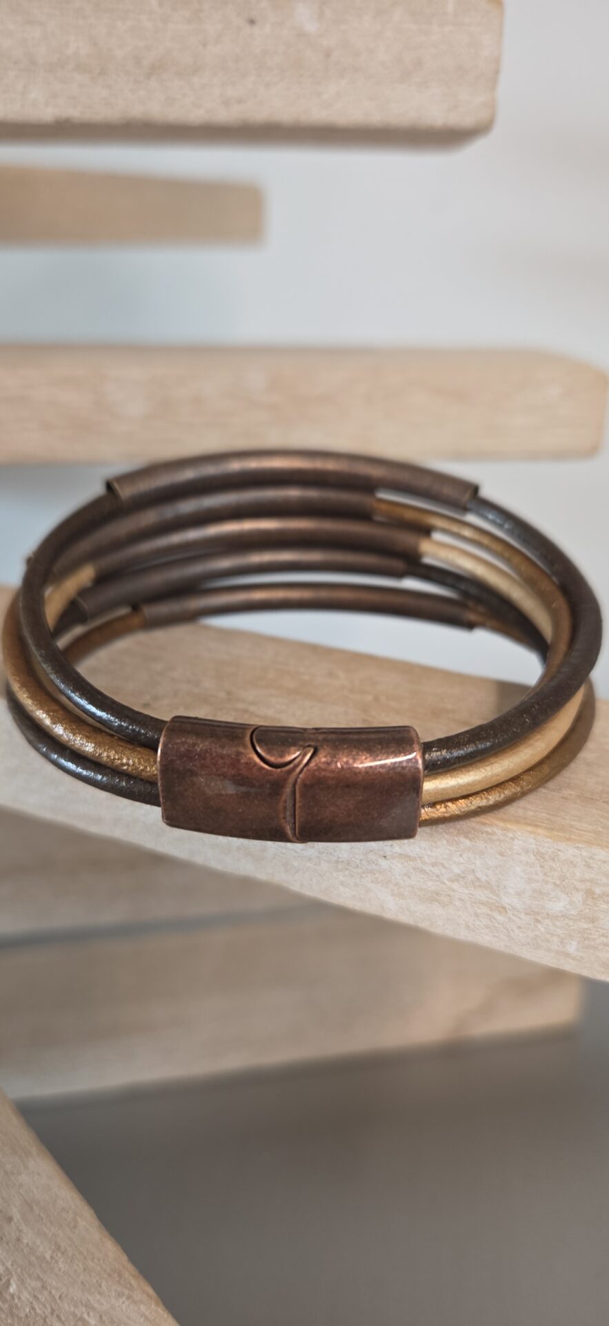 Bracelet femme cuir rond tons marrons et tubes cuivre