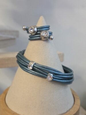 Bracelet et bague femme cuir rond bleu Aqua et passants Swarovski