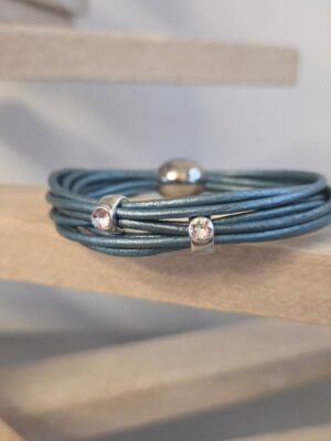Bracelet femme cuir rond bleu Aqua et passants Swarovski