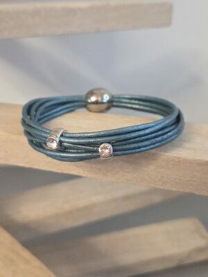 Bracelet femme cuir rond bleu Aqua et passants Swarovski