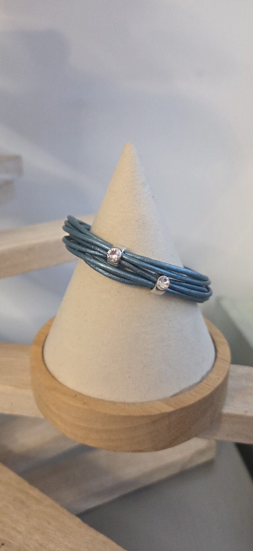 Bracelet femme cuir rond bleu Aqua et passants Swarovski