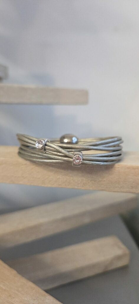 Bracelet femme cuir rond argent et passants Swarovski