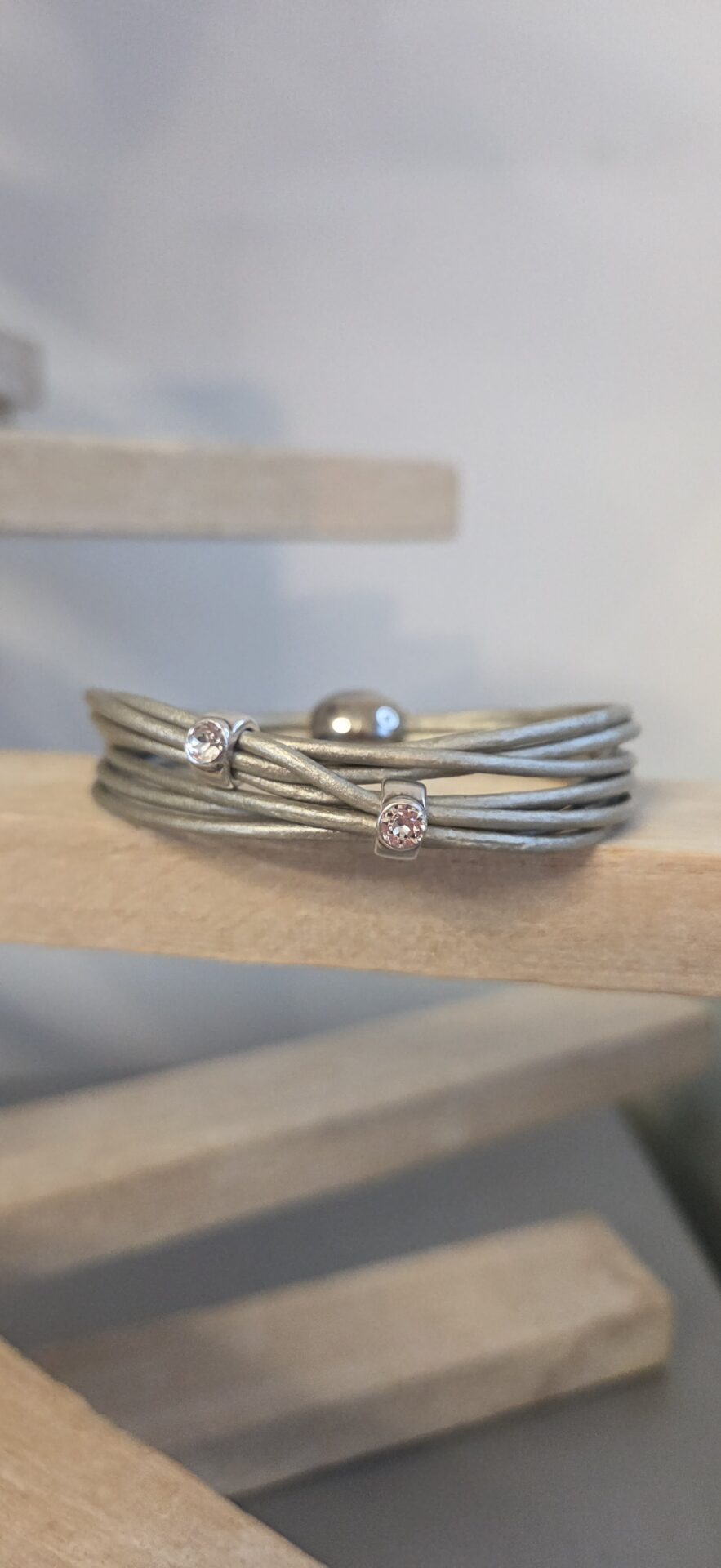 Bracelet femme cuir rond argent et passants Swarovski