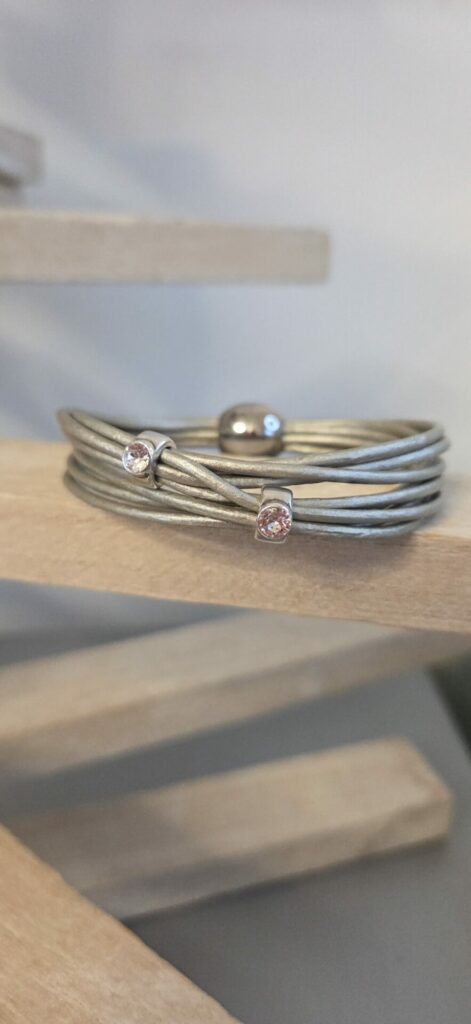 Bracelet femme cuir rond argent et passants Swarovski