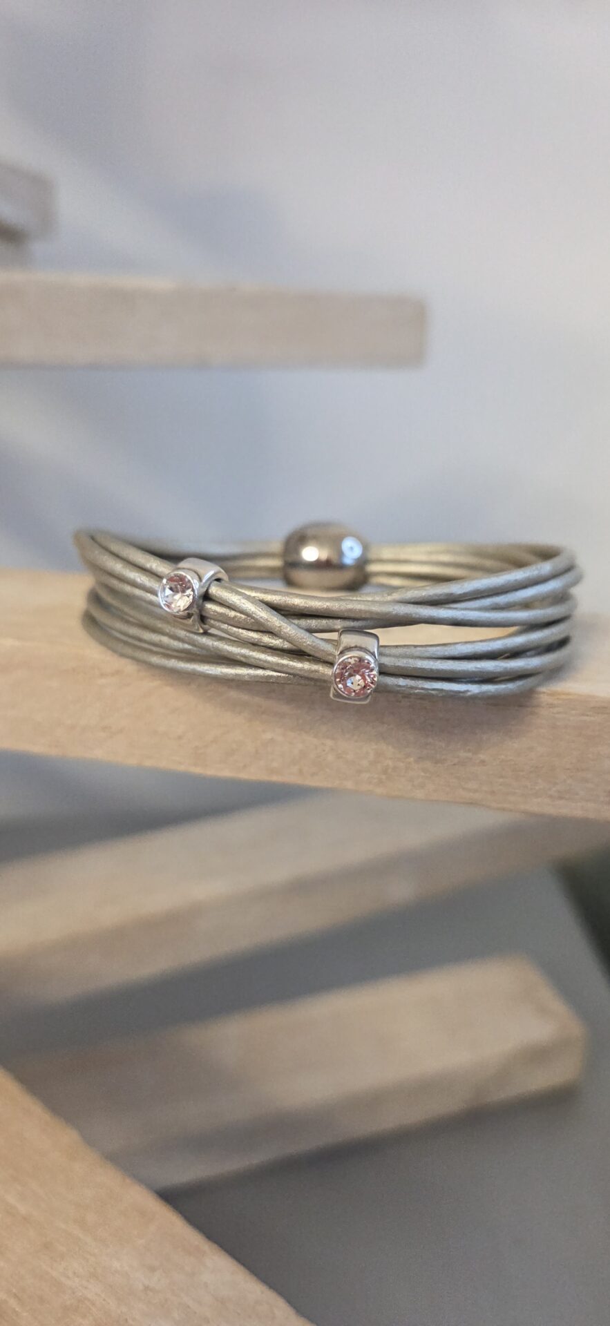 Bracelet femme cuir rond argent et passants Swarovski