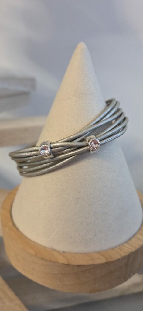 Bracelet femme cuir rond argent et passants Swarovski