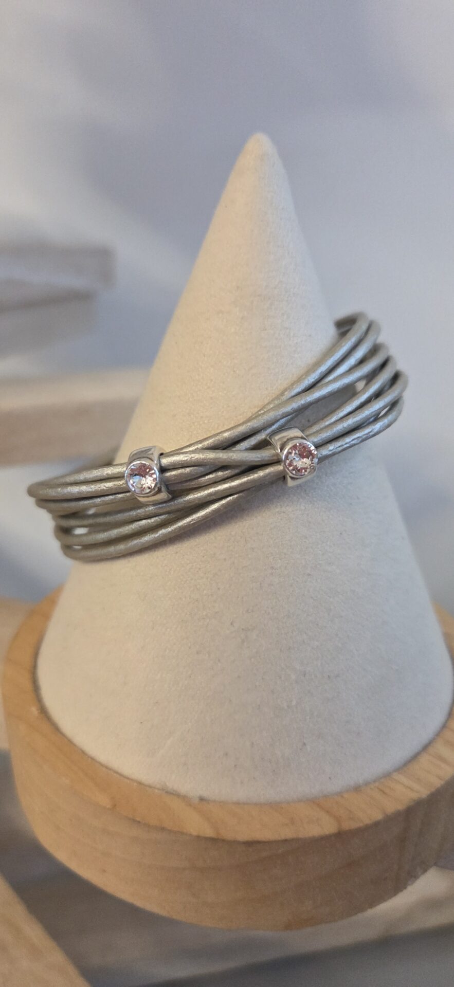 Bracelet femme cuir rond argent et passants Swarovski