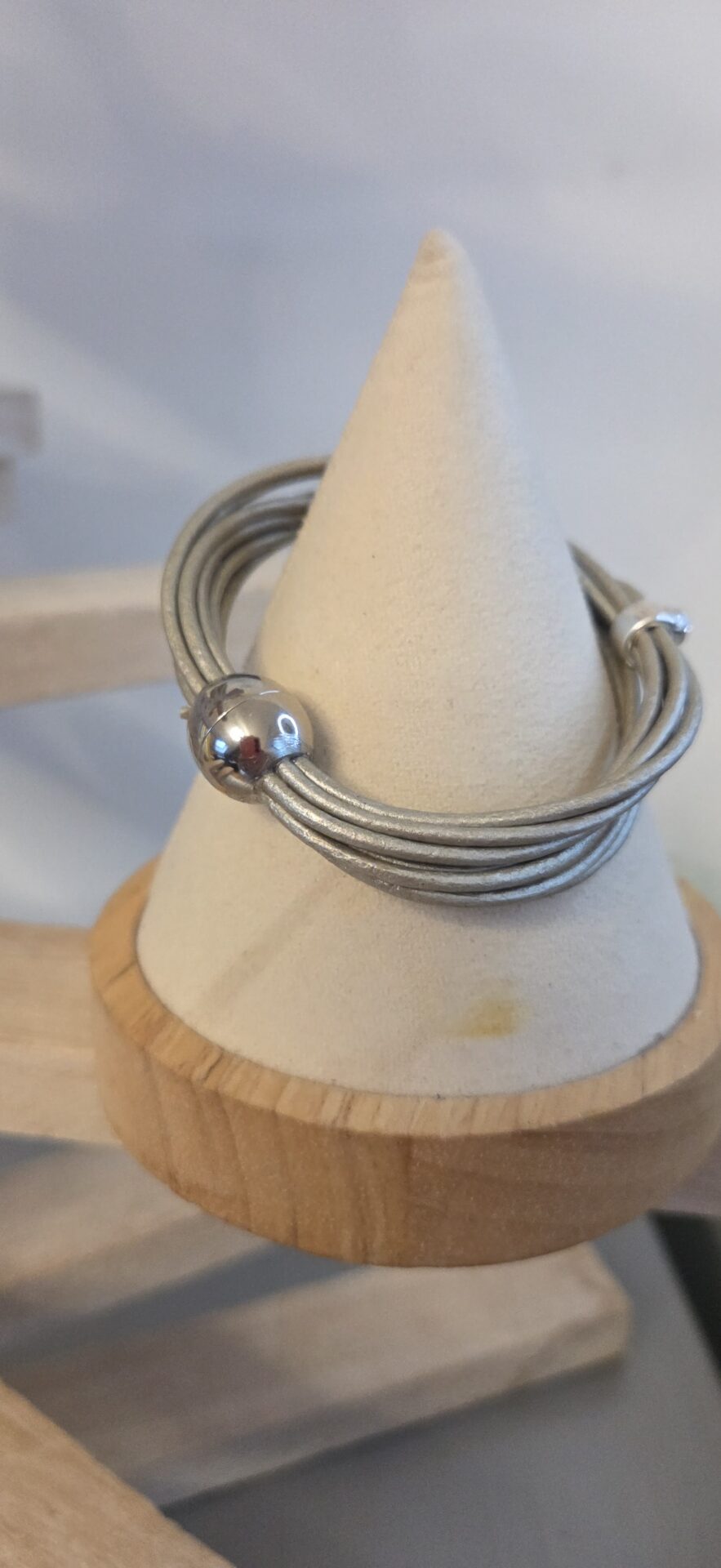 Bracelet femme cuir rond argent et passants Swarovski