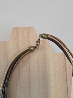 Collier femme cuirs ronds tons chauds et tubes cuivres